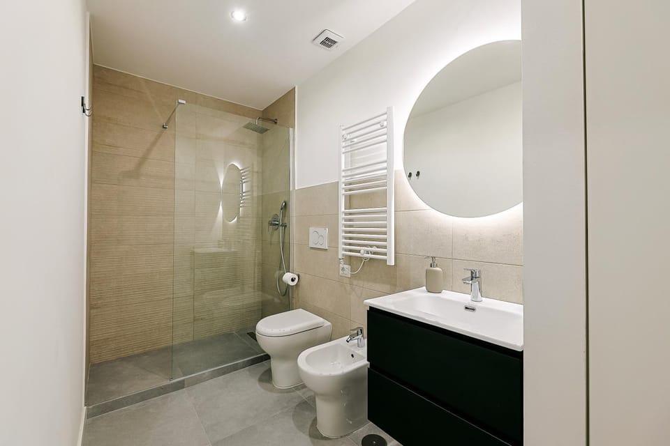 Shower, Toilet, Bathroom, washing machine