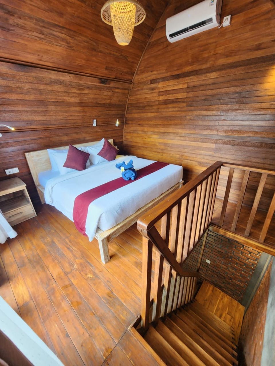 Bed, Seating area, Bedroom, air conditioner