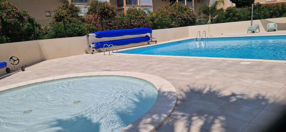 Piscine - mer 5 minutes à pied - option draps possible Apartment in Argeles-sur-Mer