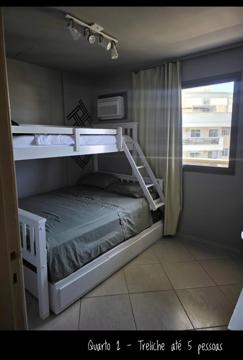 Bedroom, bunk bed