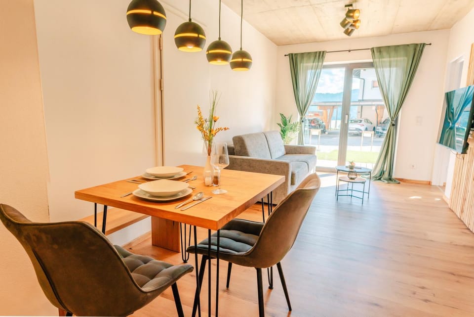 Living room, Seating area, Dining area