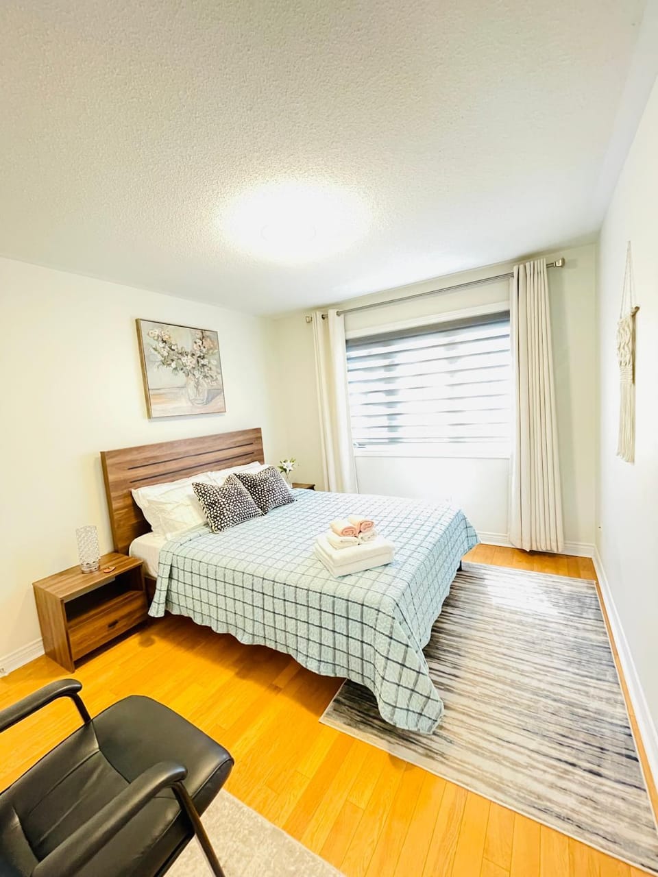 Homestay- private room and bathroom Vacation rental in Oshawa