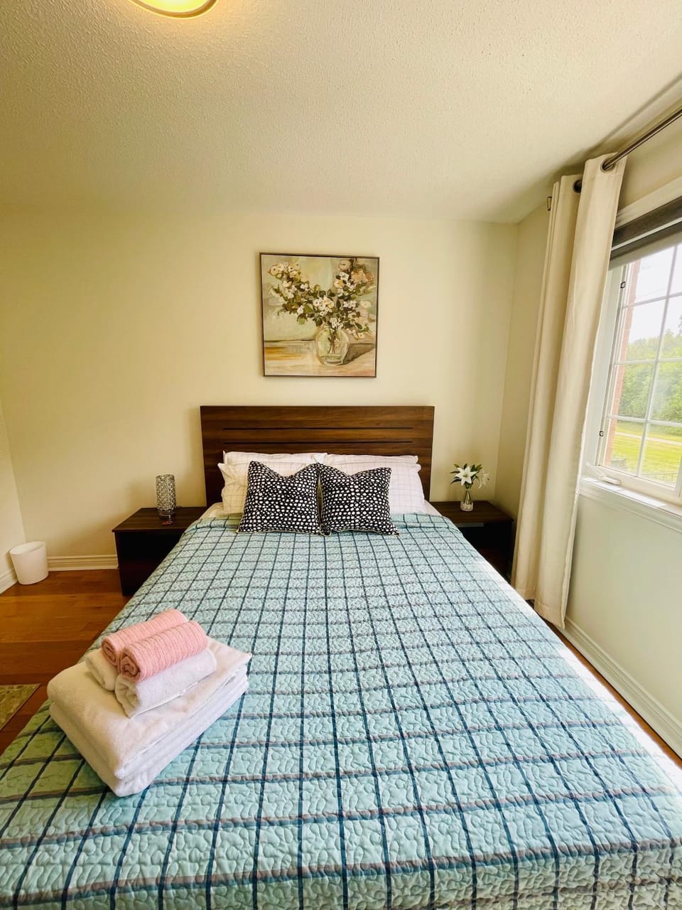 Homestay- private room and bathroom Vacation rental in Oshawa