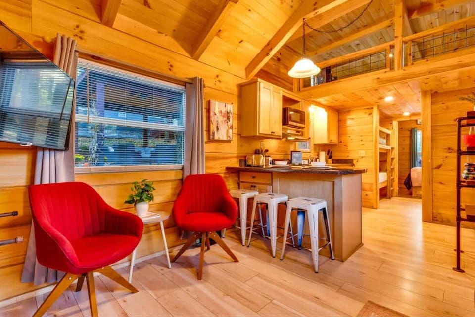 Eliza Cabin Nature Nested Tiny Cabin W Hot Tub Cabin in Chattanooga