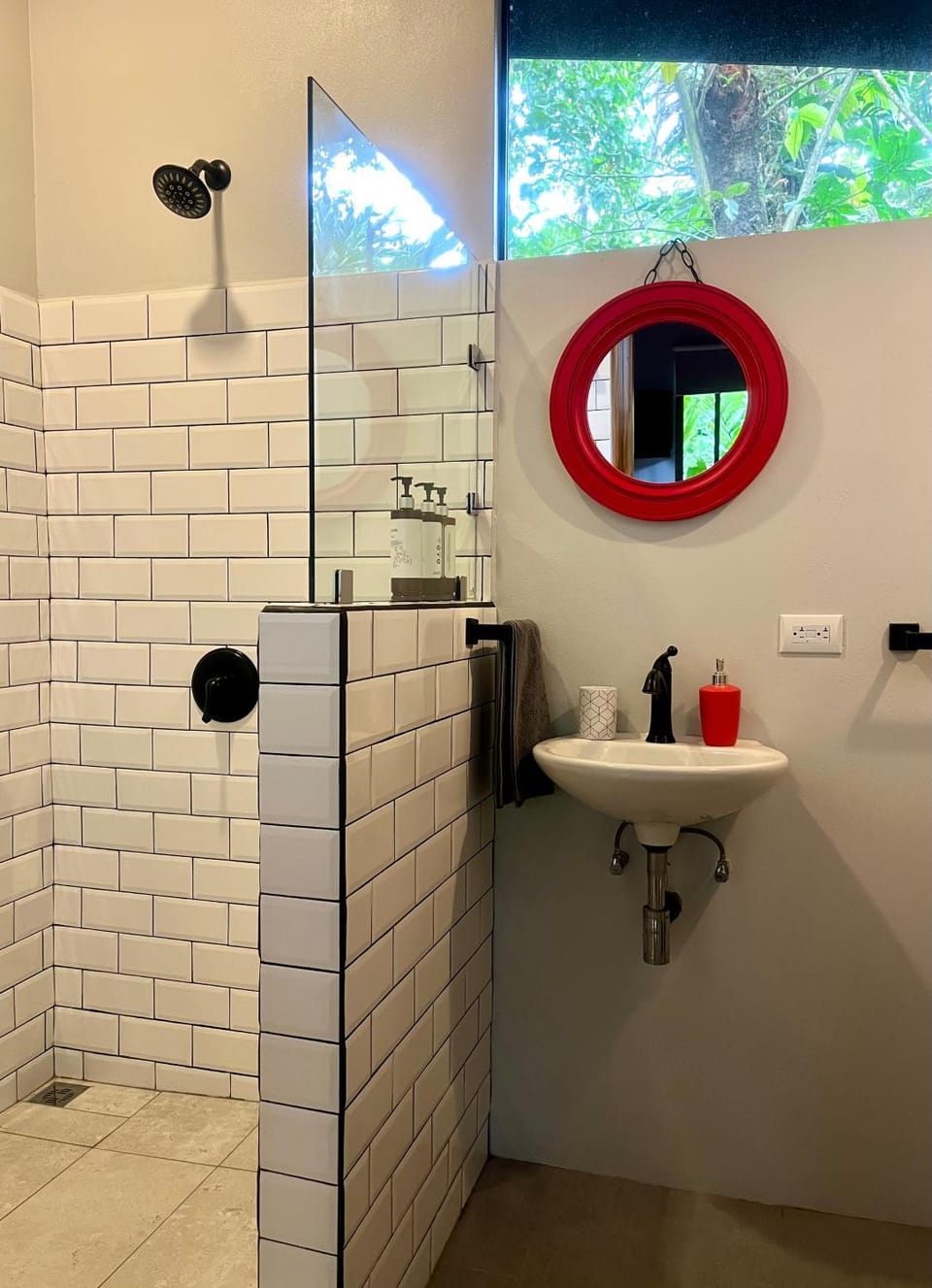 Industrial Studio with private Jacuzzi Apartment in Uvita