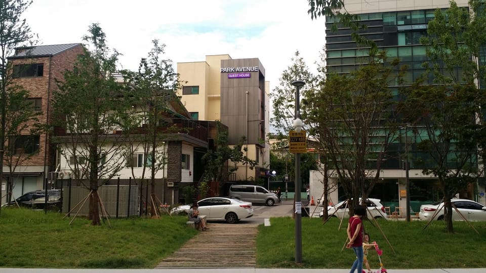 Property building, Neighbourhood