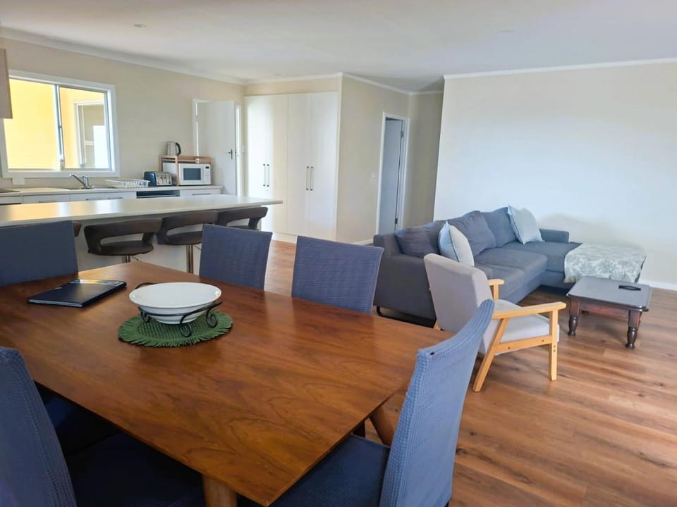 Living room, Seating area, Dining area, kitchen