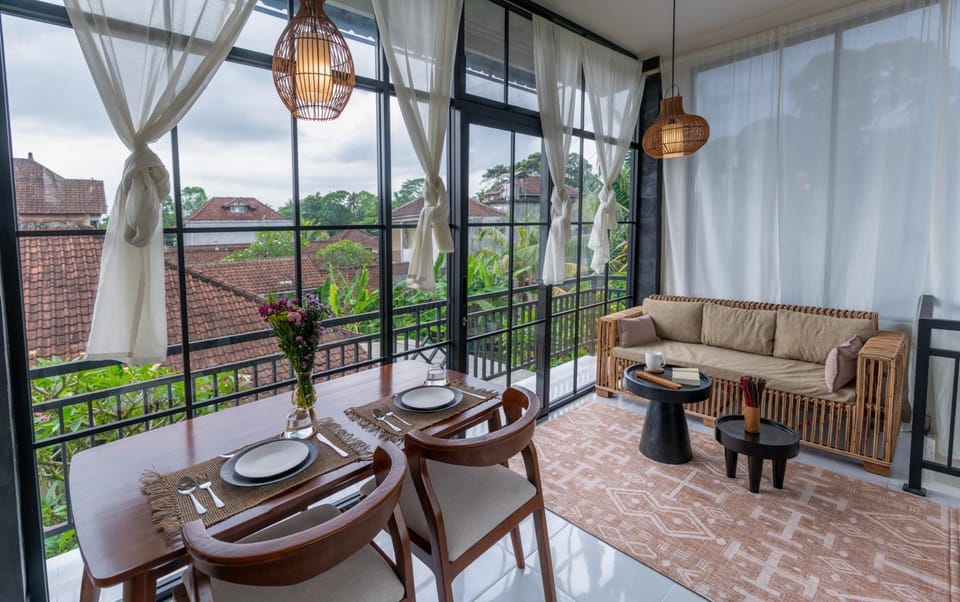 Day, View (from property/room), Balcony/Terrace, Living room, Seating area, Dining area