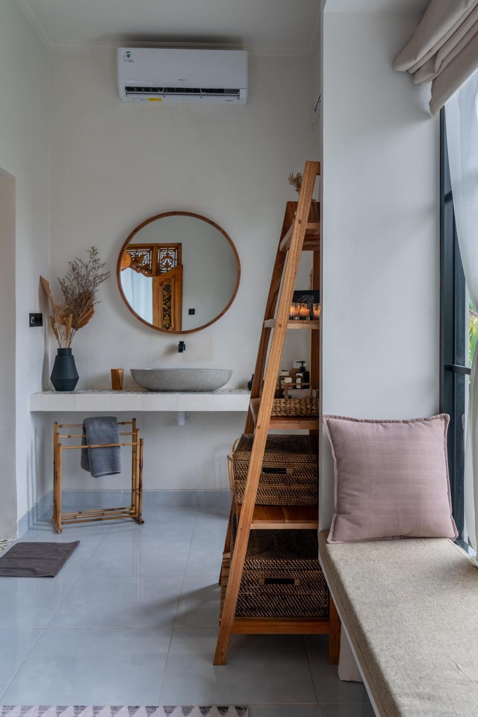 Bathroom, Photo of the whole room, Seating area, Bedroom, wardrobe, air conditioner