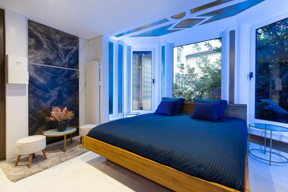 ART & SPA Luxury bedroom at the heart historical center Love hotel in Mulhouse