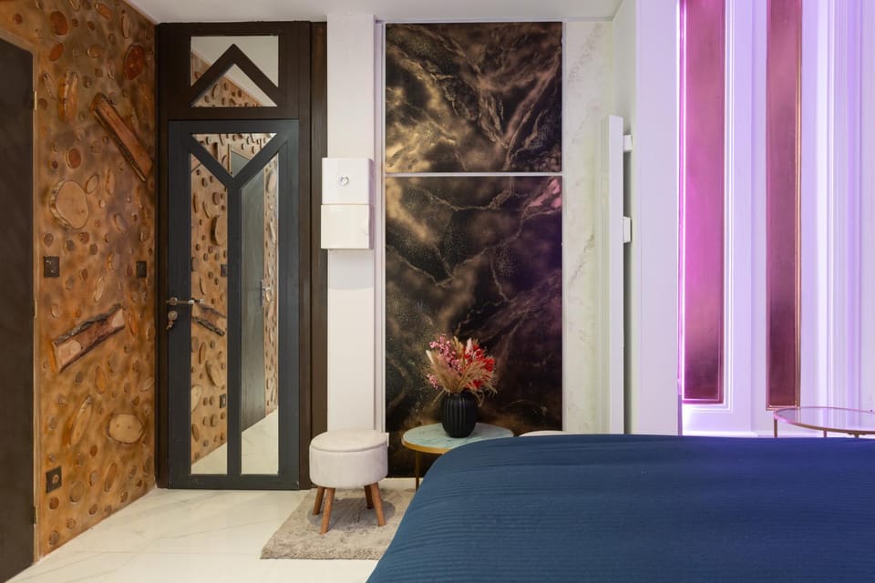 ART & SPA Luxury bedroom at the heart historical center Love hotel in Mulhouse