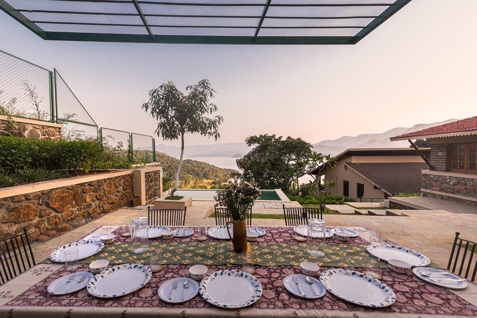 Day, Dining area, Mountain view, Pool view, Swimming pool