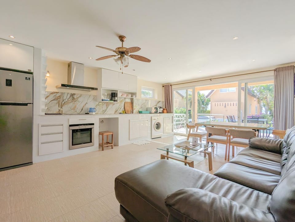Living room, Dining area, kitchen