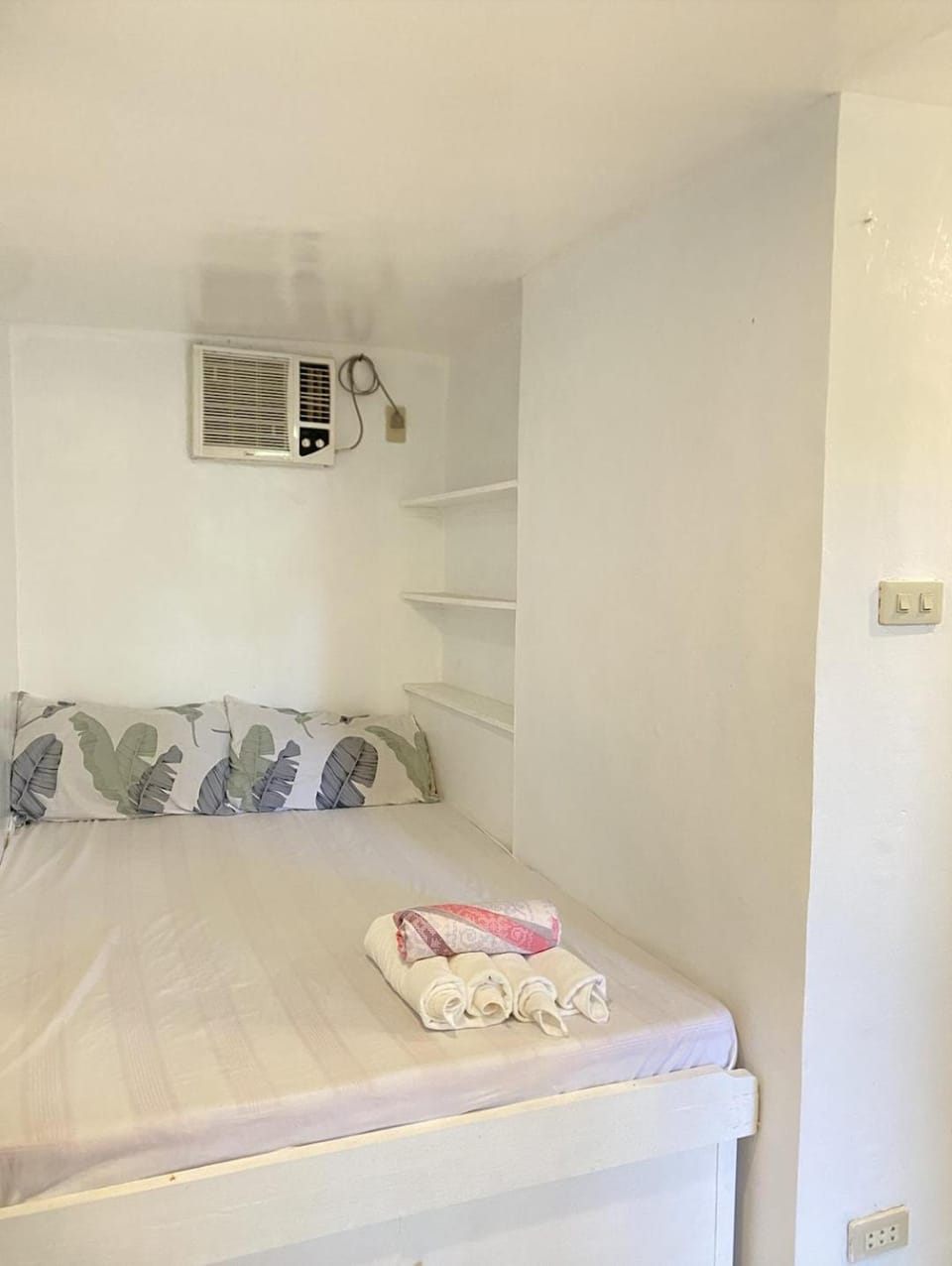 Casa Luna 3 by Angelito's Bed and Breakfast in General Luna