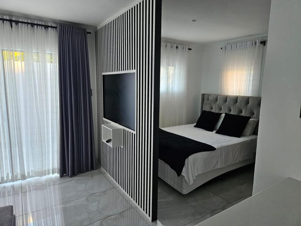 Nicky's Guest House Bed and Breakfast in Roodepoort