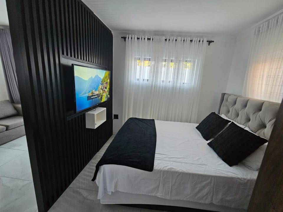 Nicky's Guest House Bed and Breakfast in Roodepoort