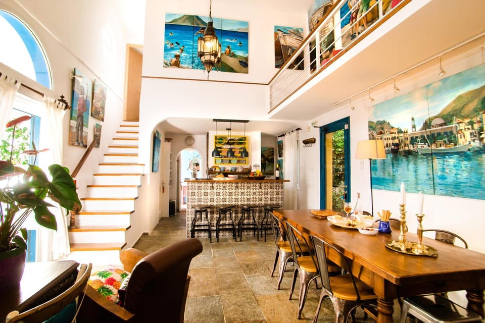 Kitchen or kitchenette, Seating area, Dining area