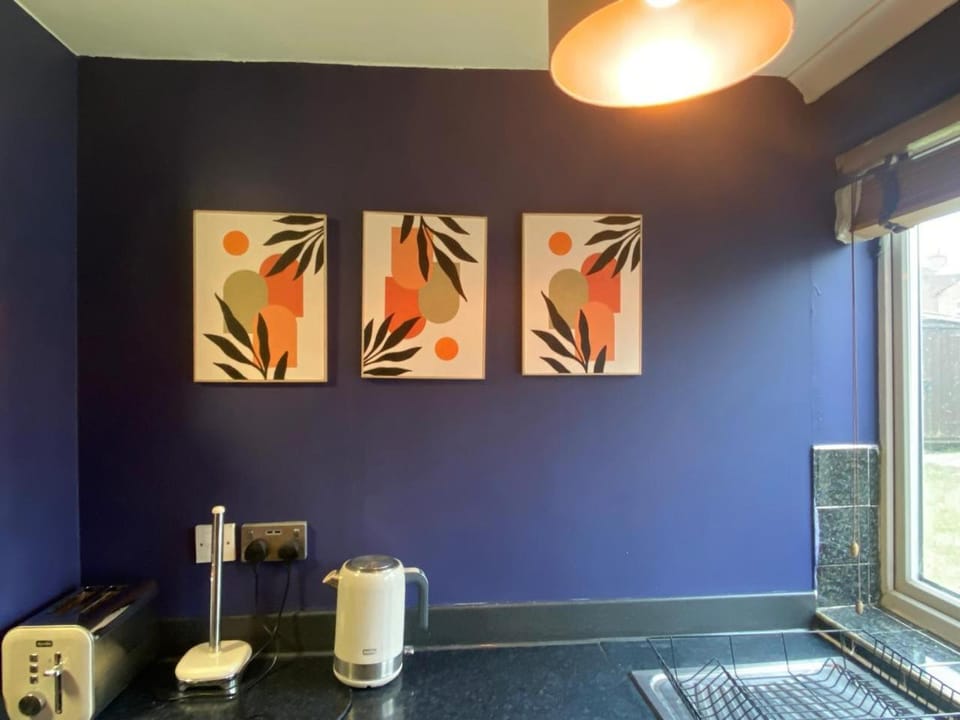 Gravesend A-1 Bedroom Spacious Apartment - 2 Min Walk to Station Apartment in Gravesend