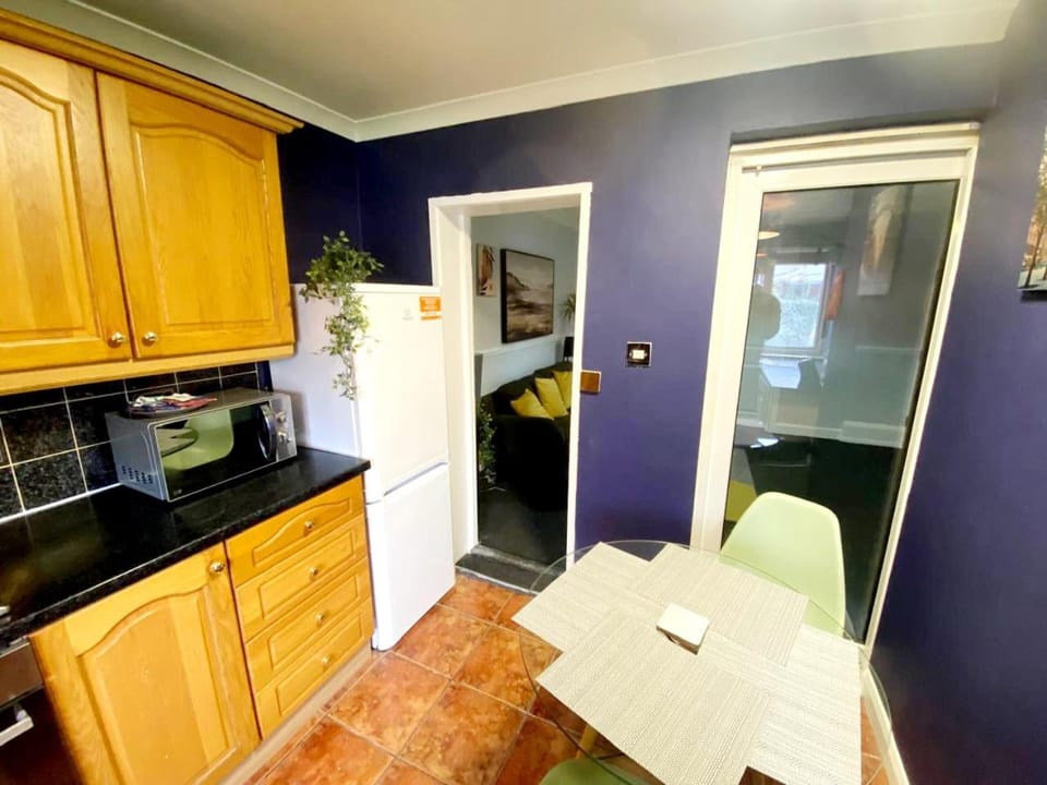 Gravesend A-1 Bedroom Spacious Apartment - 2 Min Walk to Station Apartment in Gravesend