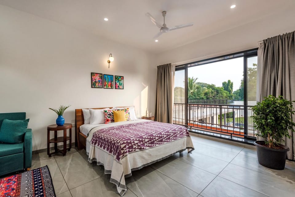 Bed, View (from property/room), Balcony/Terrace, Photo of the whole room, Bedroom, fireplace