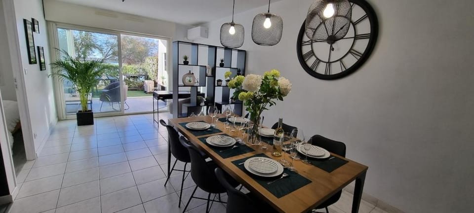 Le NEUBURG Sur La plage Vue Mer Climatisation Piscine Parking Apartment in Occitanie
