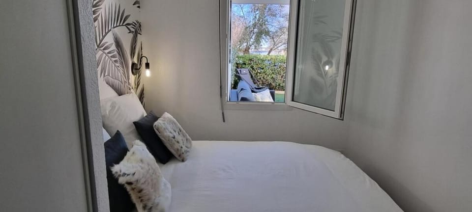 Le NEUBURG Sur La plage Vue Mer Climatisation Piscine Parking Apartment in Occitanie