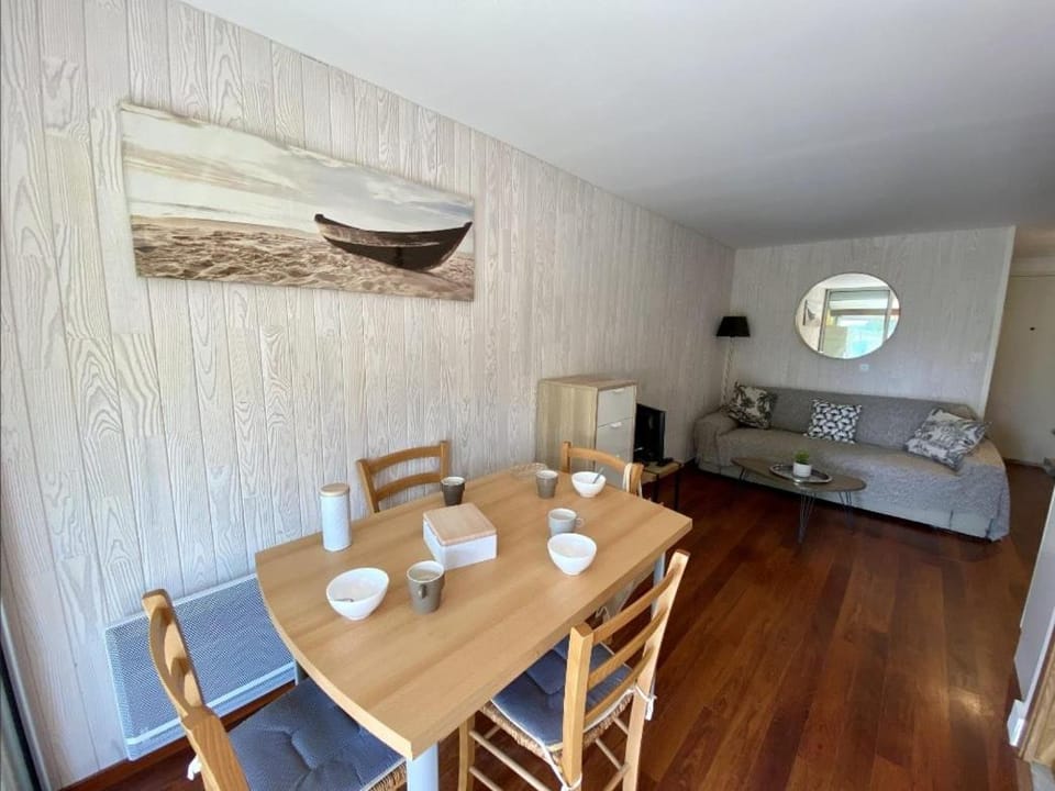 Appartement avec jardin et piscine collective 5SANT8 Apartment in Fleury