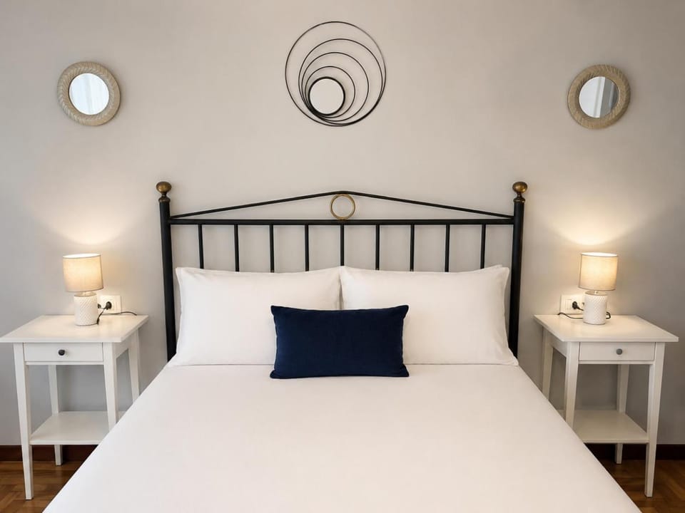Bed, Photo of the whole room, Bedroom