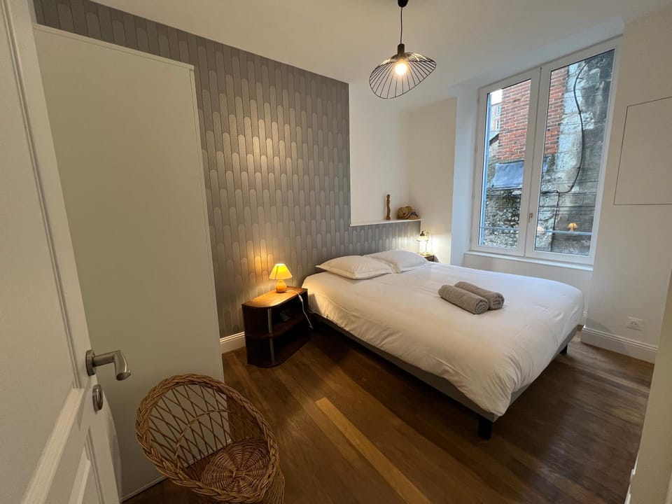 Bed, Photo of the whole room