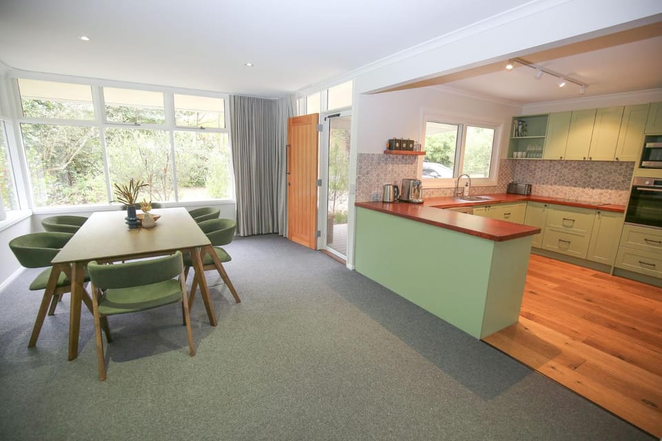 Natural landscape, Kitchen or kitchenette, Seating area, Dining area, Garden view, minibar, pet friendly, stove, toaster