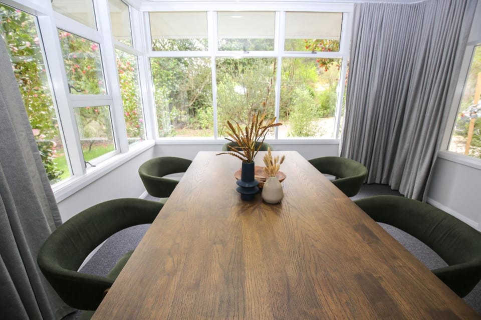 Seating area, Dining area, Garden view
