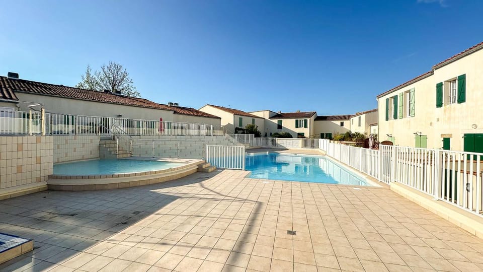 Property building, Pool view, Swimming pool
