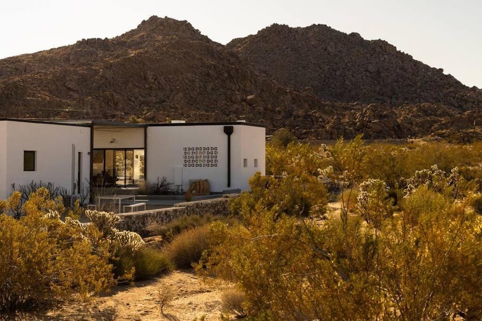 Neutra Home Joshua Tree Luxury Retreat Pool and Spa House in Joshua Tree