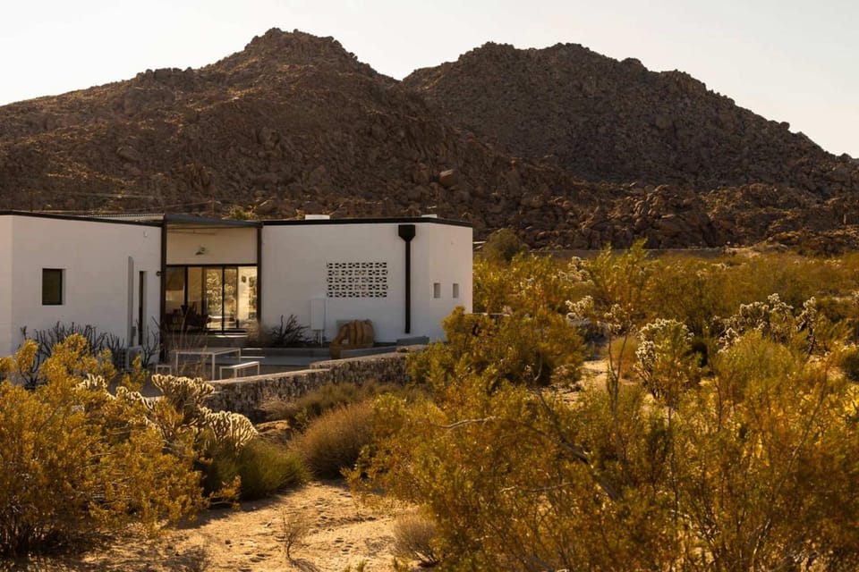Neutra Home Joshua Tree Luxury Retreat Pool and Spa House in Joshua Tree