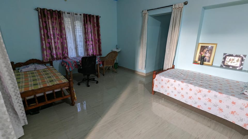 Living room, Photo of the whole room