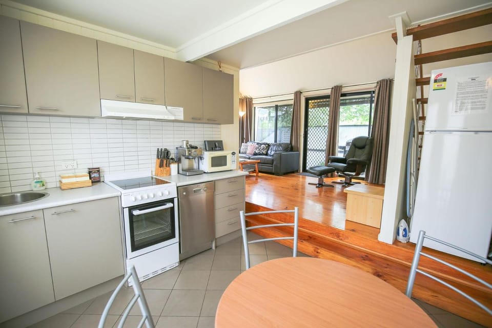 Kitchen or kitchenette, Living room, Seating area, Dining area, dishwasher, minibar, pet friendly, stove, toaster