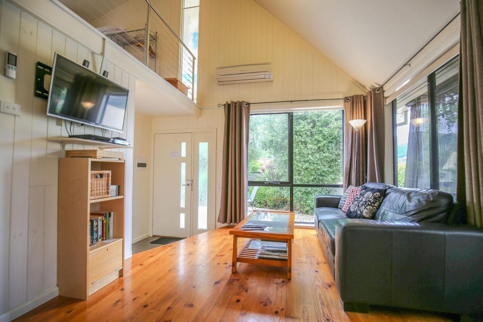 TV and multimedia, Living room, Seating area, Garden view, air conditioner