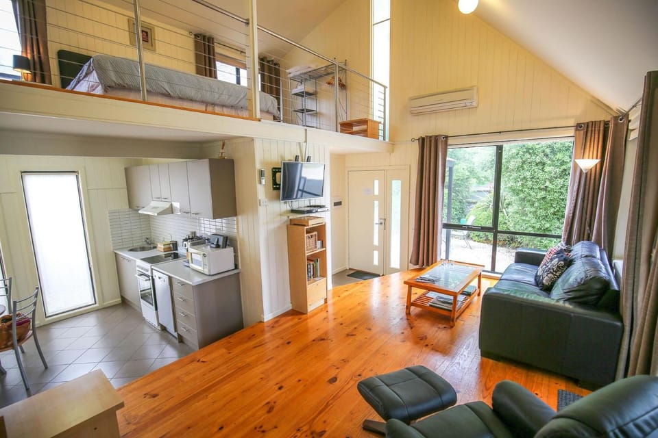 Bed, TV and multimedia, Kitchen or kitchenette, Living room, Seating area, Dining area, Bedroom, Garden view, minibar, pet friendly, stove, air conditioner