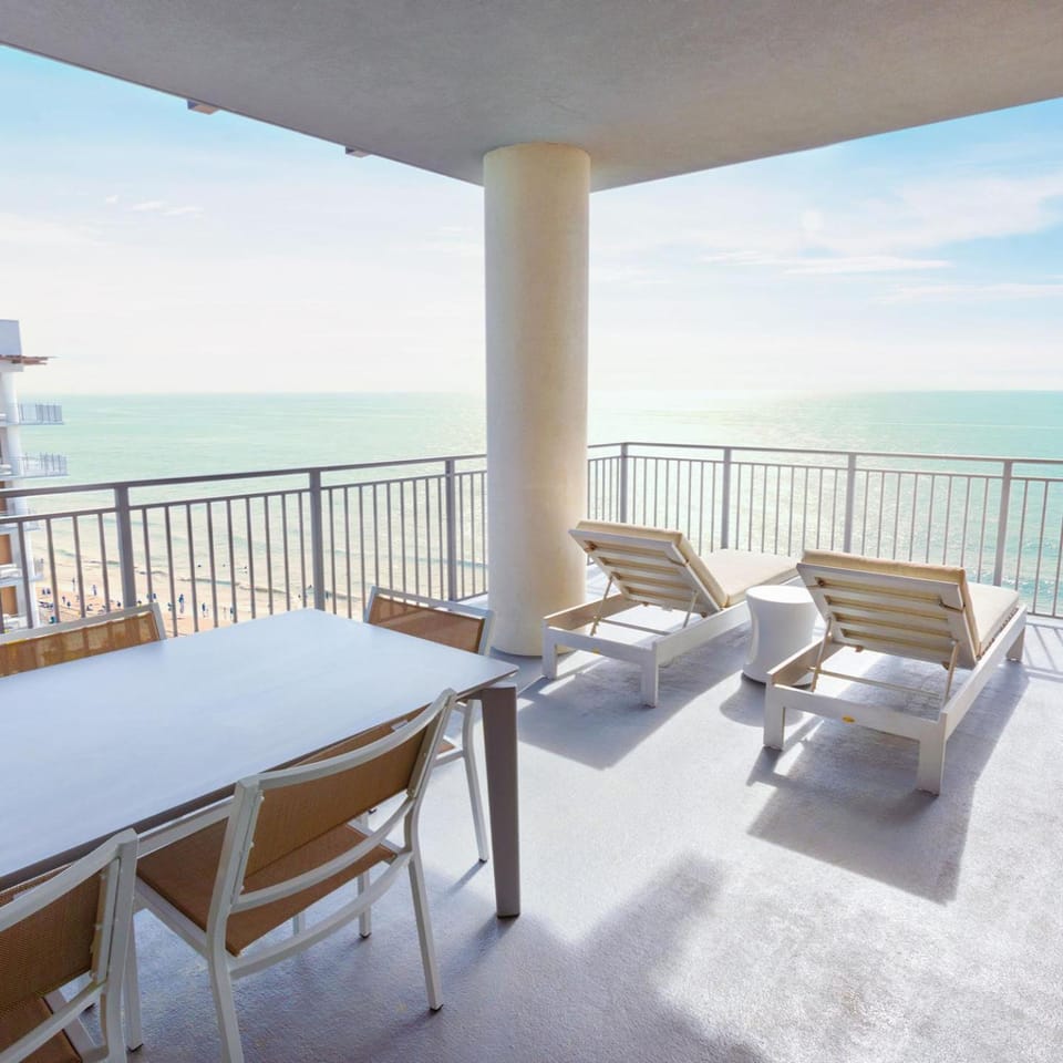 Patio, Natural landscape, View (from property/room), Balcony/Terrace, Seating area, Beach