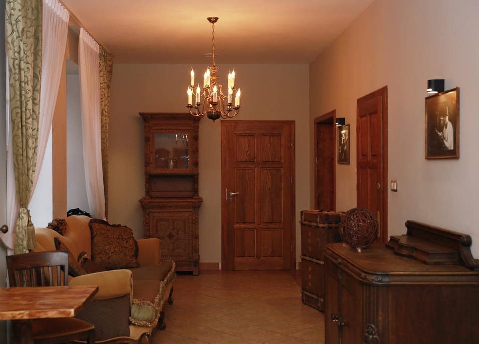 Property building, Seating area
