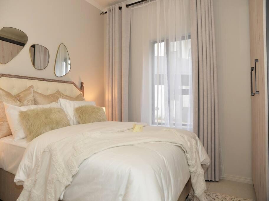 Elcaro Luxury Villas-Royal Abode Apartment in Gauteng
