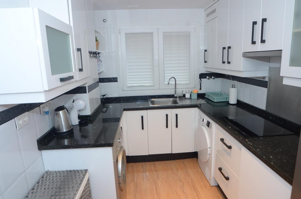 Kitchen or kitchenette, Communal kitchen