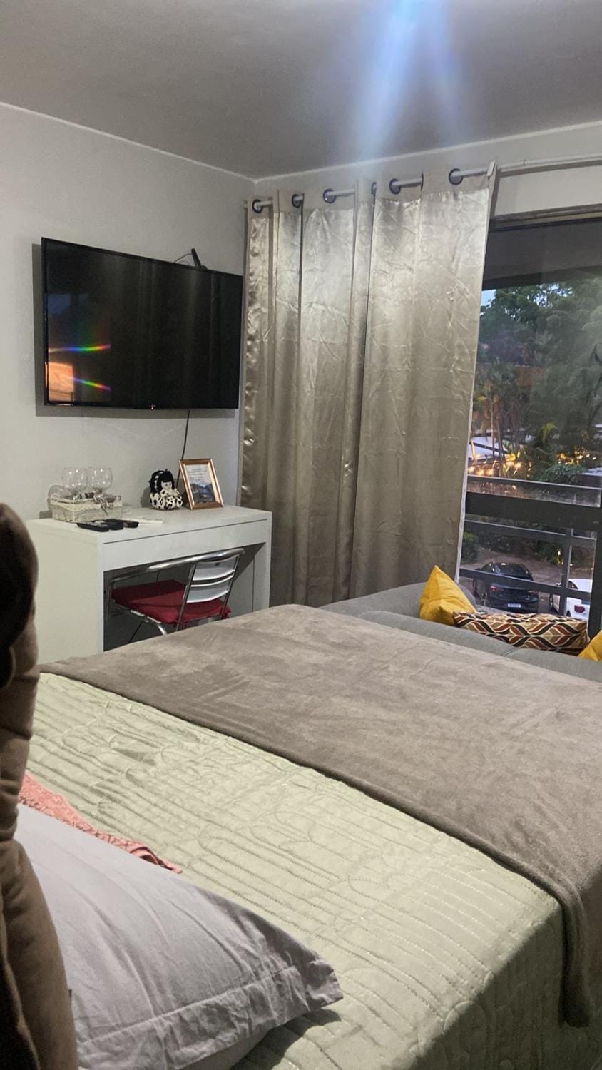 Bed, TV and multimedia, Bedroom