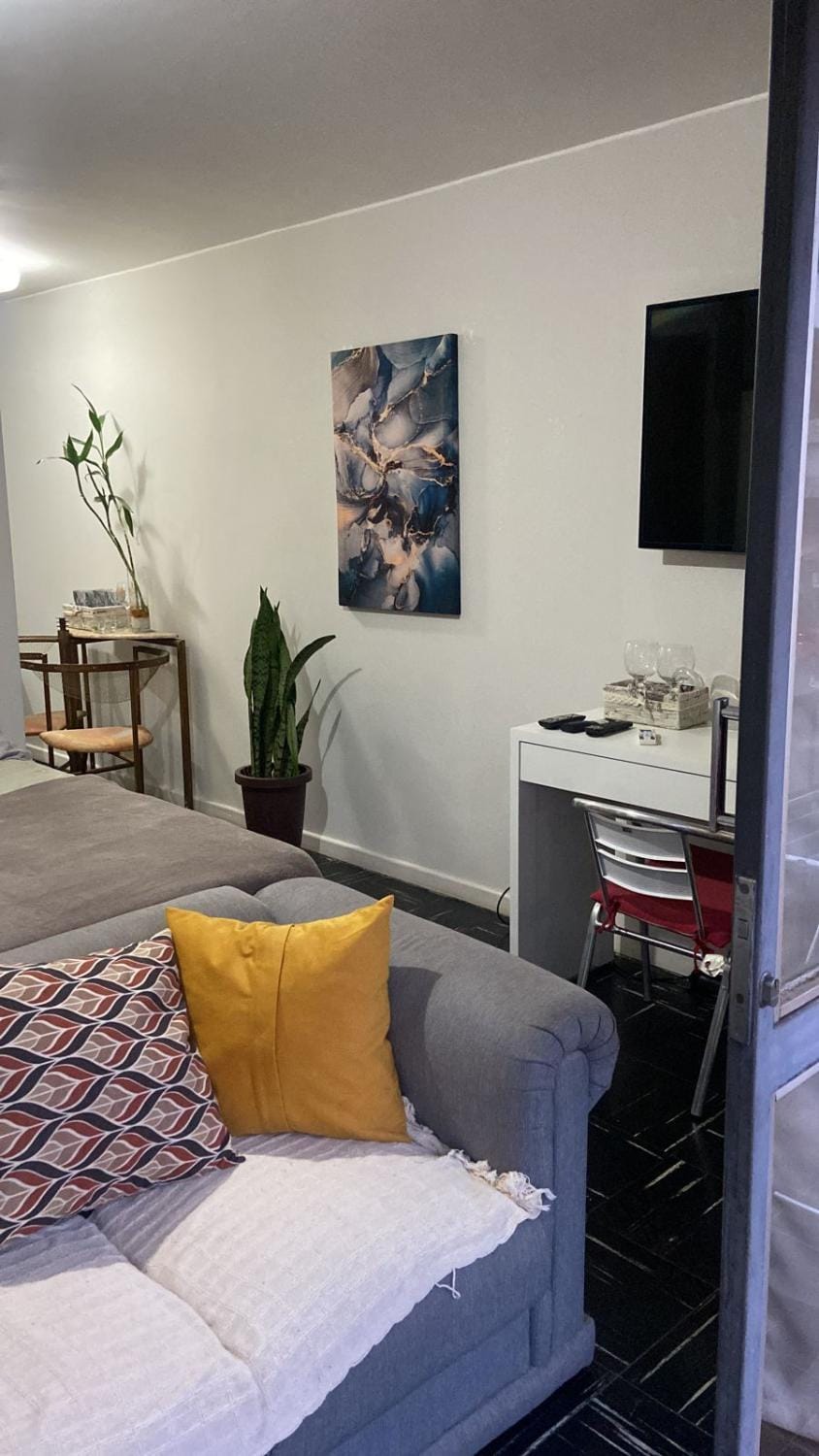 TV and multimedia, Seating area, Bedroom