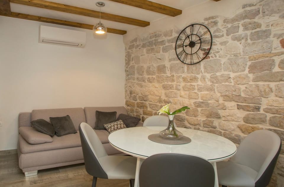 Old Center Stone House Apartment in Split
