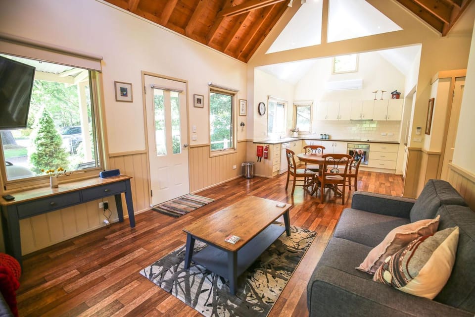 Kitchen or kitchenette, Living room, Seating area, Dining area, pet friendly
