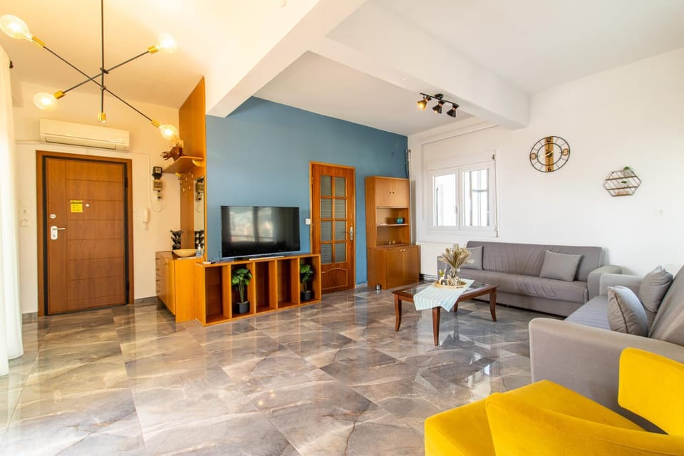 Communal lounge/ TV room, TV and multimedia, Living room, Seating area