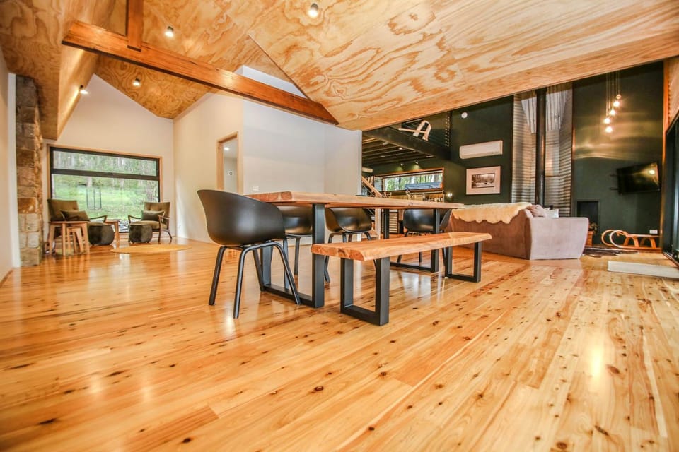 Kitchen or kitchenette, Living room, Seating area, Dining area, flat iron