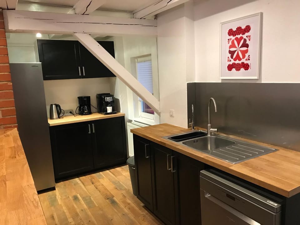 Coffee/tea facilities, Kitchen or kitchenette, dishwasher, kitchen