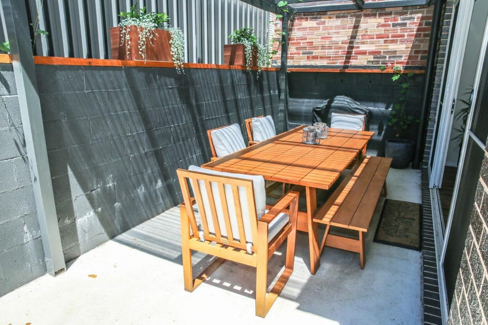 Patio, Day, BBQ facilities, Seating area, Dining area